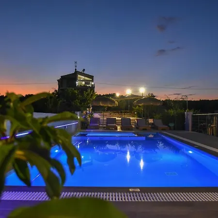 Holiday home Villabayviewcrete *